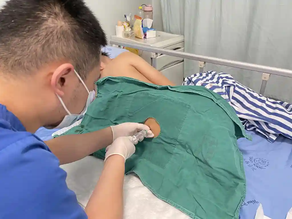 干细胞治疗离我们还有多远？因高坠导致全身瘫痪的男子经过治疗站起来了