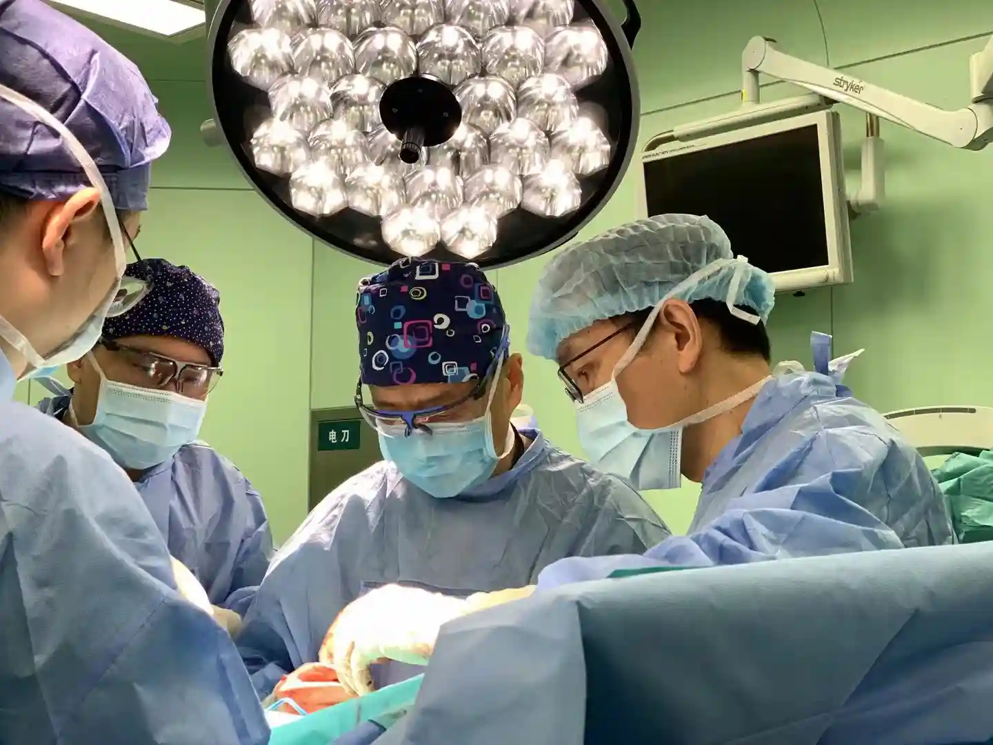 上海专家：将肋软骨用于修复大关节软骨缺损，早期临床效果良好