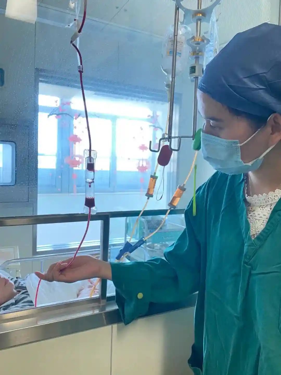 10岁女孩捐髓救父！一句话看哭网友