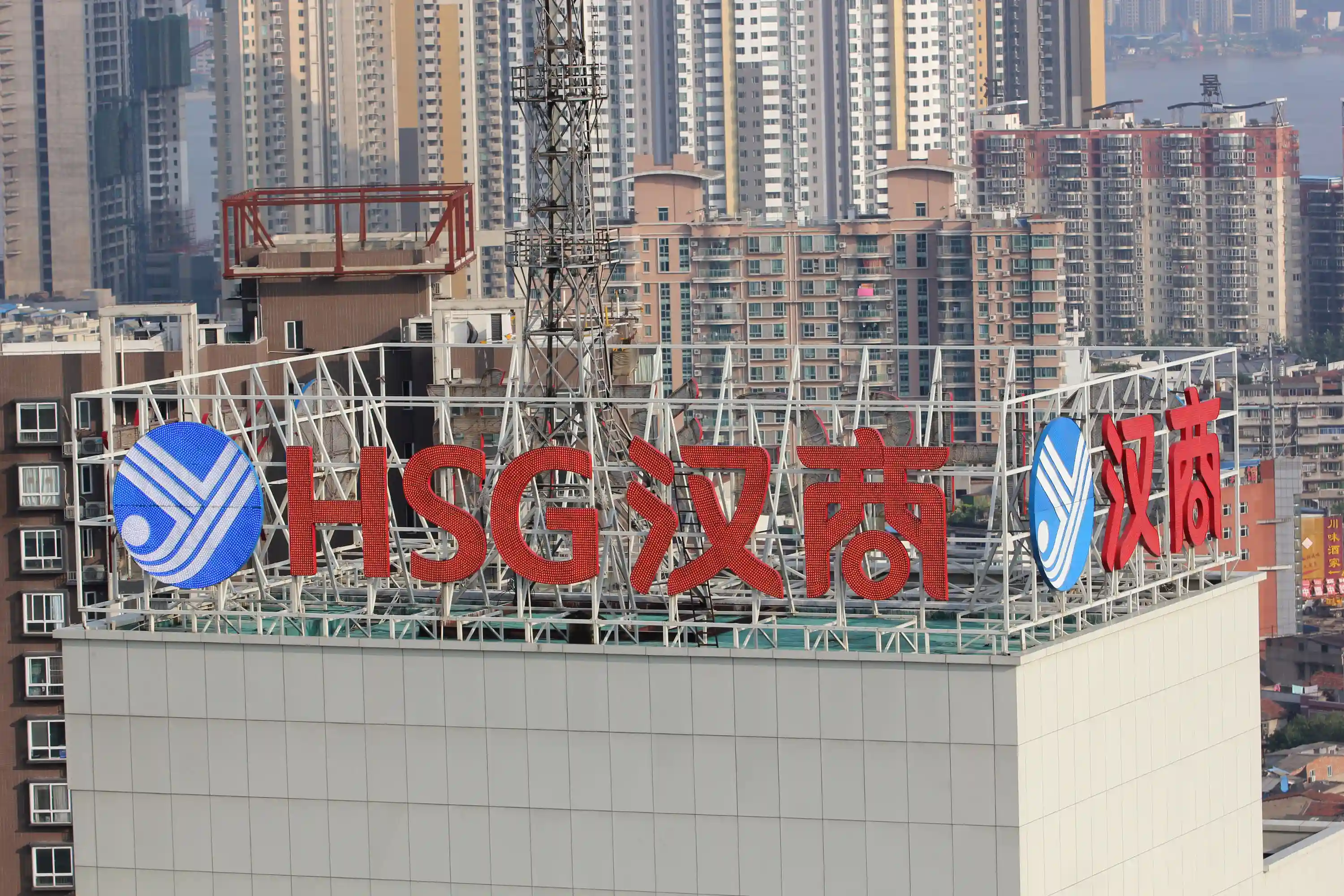 武汉四大商业体两家易主转型形成新格局 汉商集团一个月投入9.7亿并购强化大健康