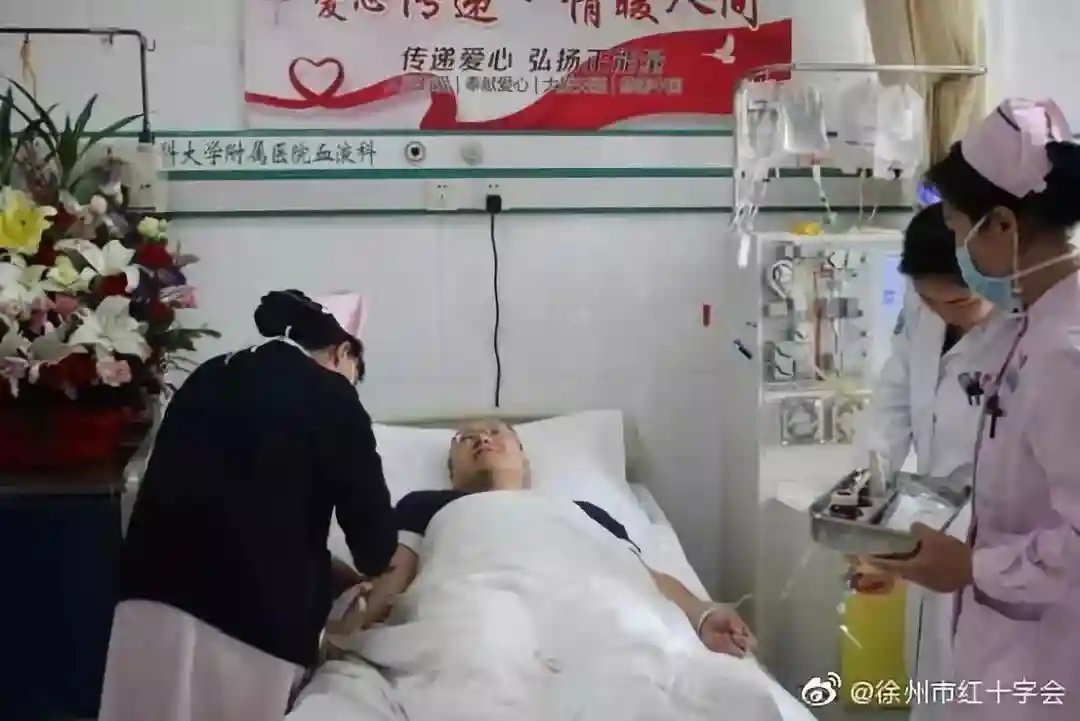 医生偷偷请假几天，却被同事“拆穿”