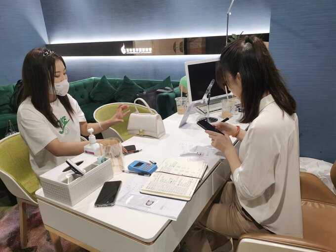 每经操盘必知（晚间版）丨北向资金卖出49.32亿，买入中兴通讯3.896亿；阿斯麦上调2023财年业绩指引；华尔街四大行股票承销收入超预期